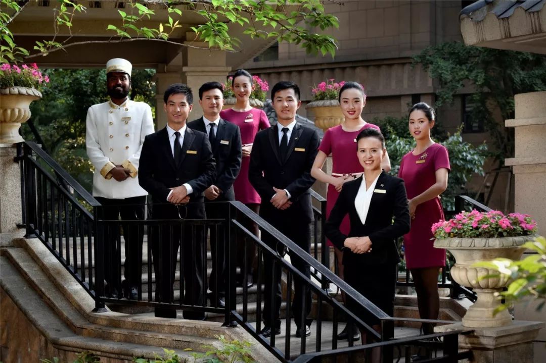 藍(lán)光進(jìn)化論 以“兩只手”卡位現(xiàn)代服務(wù)業(yè)，搶灘萬億級(jí)物業(yè)管理藍(lán)海